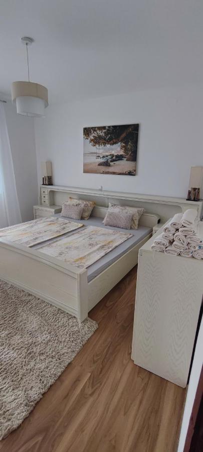 شقة Modern And Cosy With Panorama View غييكا المظهر الخارجي الصورة
