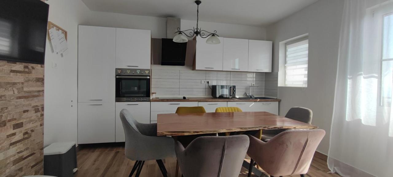 شقة Modern And Cosy With Panorama View غييكا المظهر الخارجي الصورة